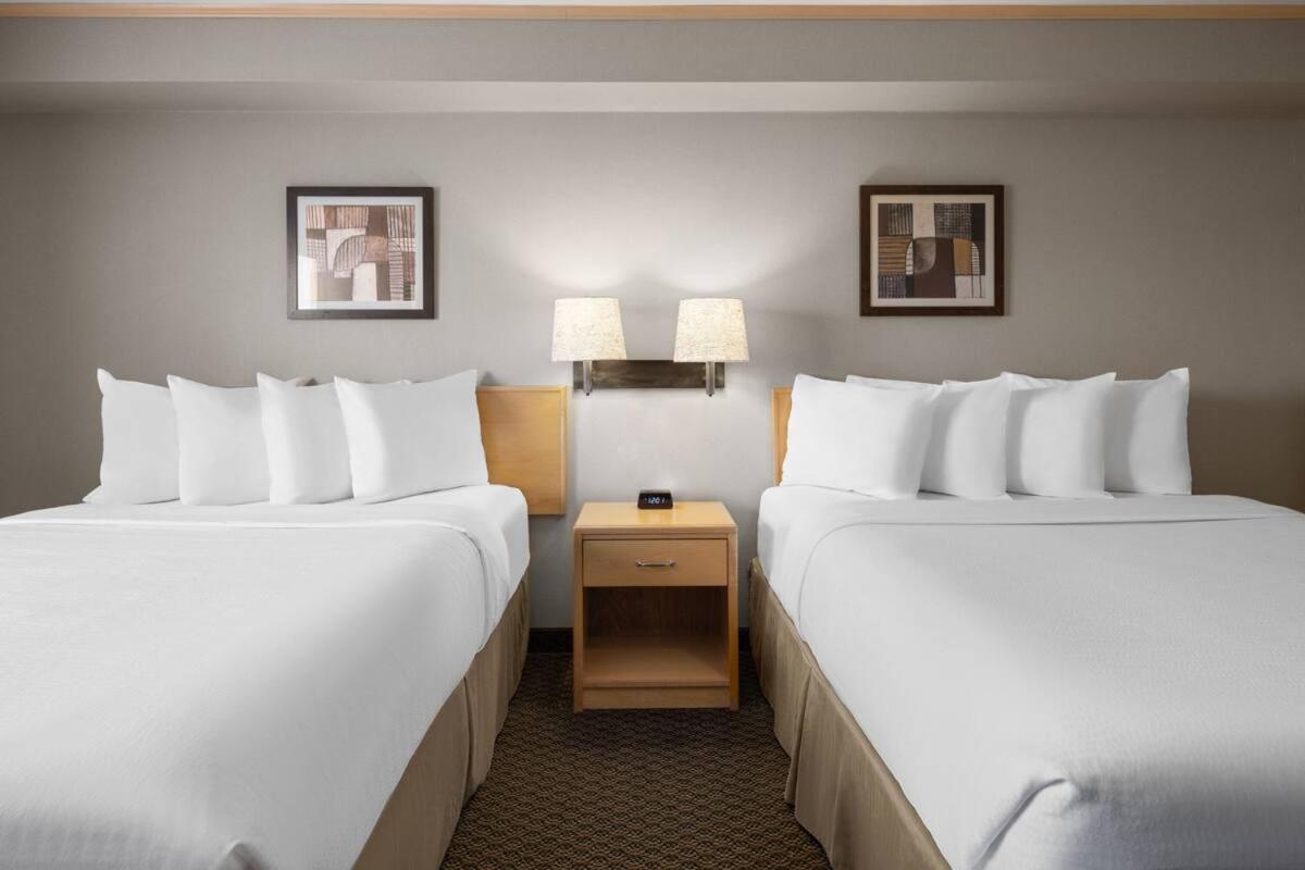 Travelodge By Wyndham Fort Mcmurray Exterior photo